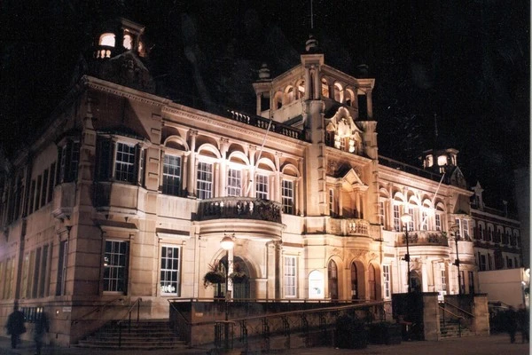 Redbridge Town Hall - Main Hall photo 2