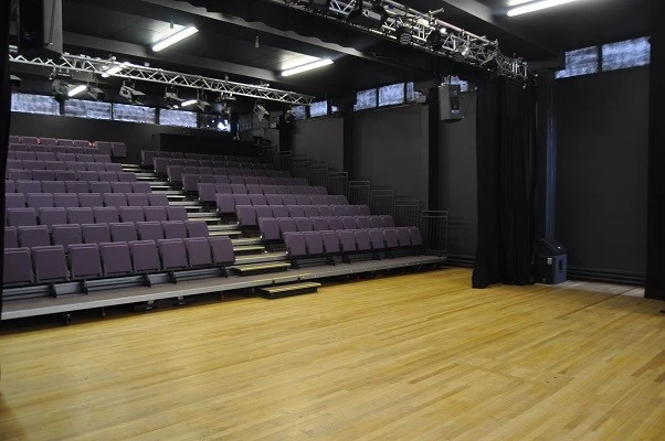 Saint Thomas a Becket Theatre  photo 2