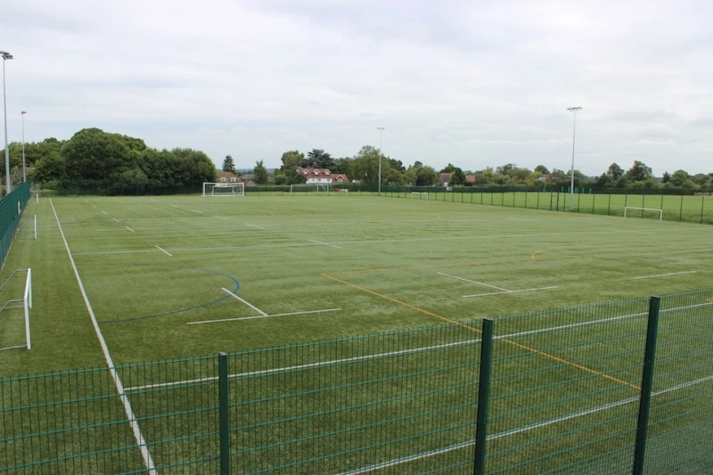 Ravens Wood School photo 4