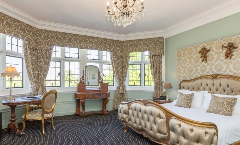 Greenwoods Hotel & Spa photo 3