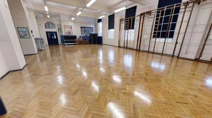 Earlsfield Primary School Main Hall - Middle photo 3