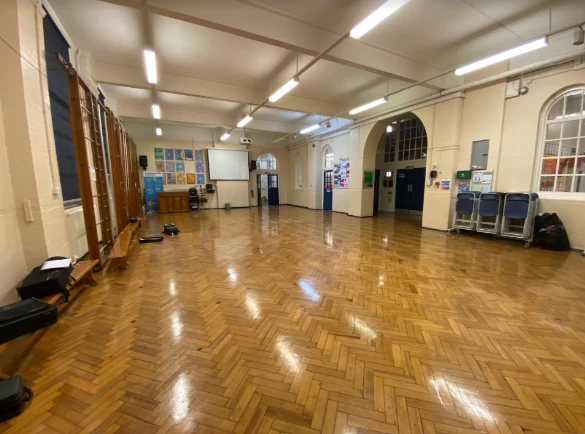 Earlsfield Primary School Main Hall - Middle photo 2