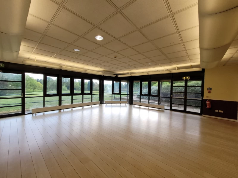 Bushey Centre photo 3
