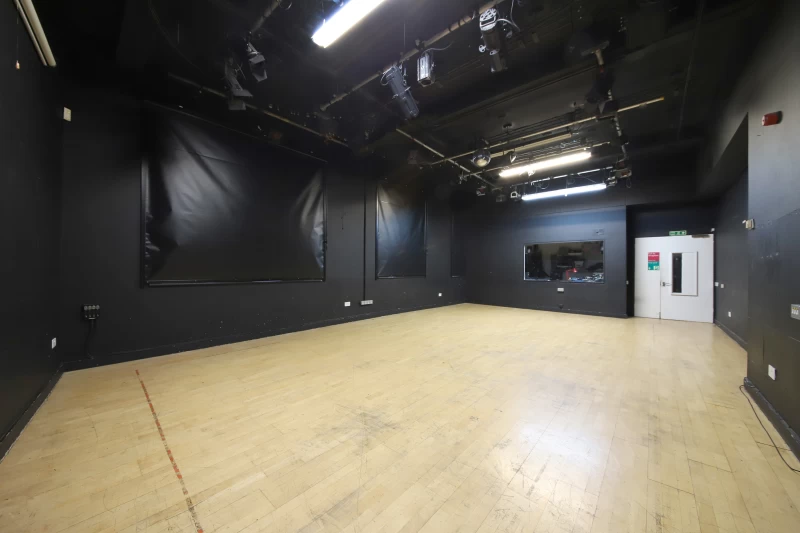 Studio 3  photo 2