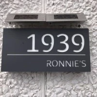 'Ronnie's' Photo